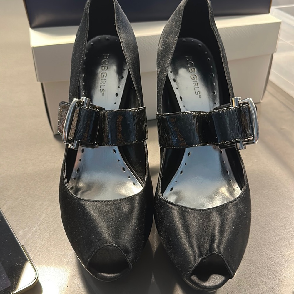 BCBG satin heels 8.5